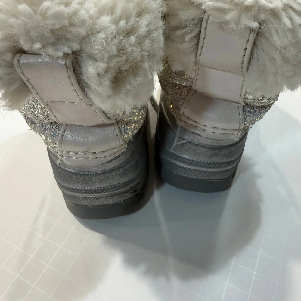 Eva & Zoe Silver Glitter Kids Boots. Used
